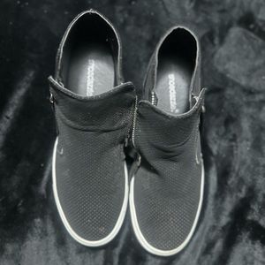 Size 8 black healed shoe.